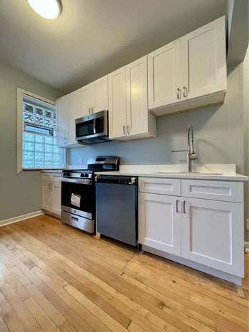 Chicago Apartment: 3801 North Lincoln Avenue