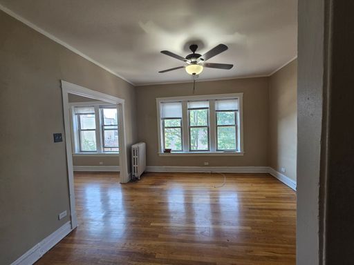 1 Bedroom 1 bath With Hardwood floors and Heat Included In Edgewater – photo 1