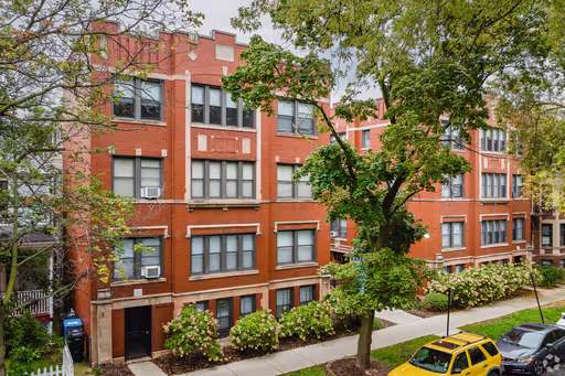 5423 S. Harper #3A-SUBLEASE FROM 9/1/2026 THRU 10/31/2026 – photo 1