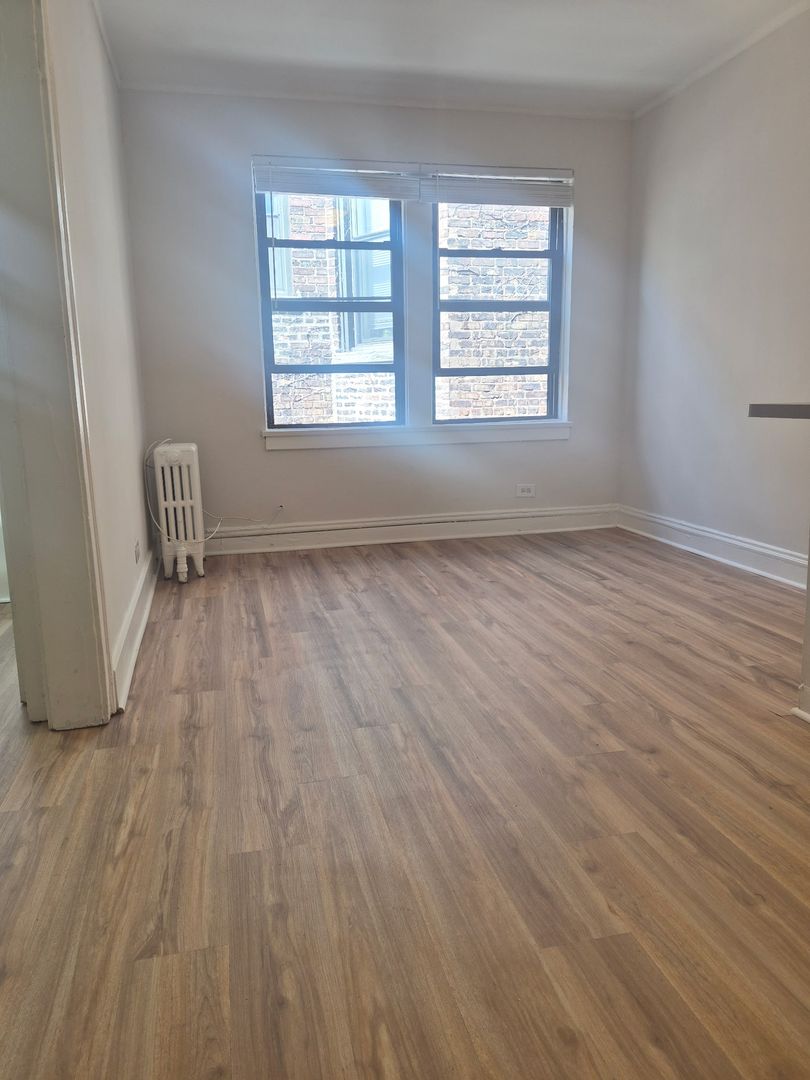 Chicago Apartment: 5210-14 South Woodlawn Avenue