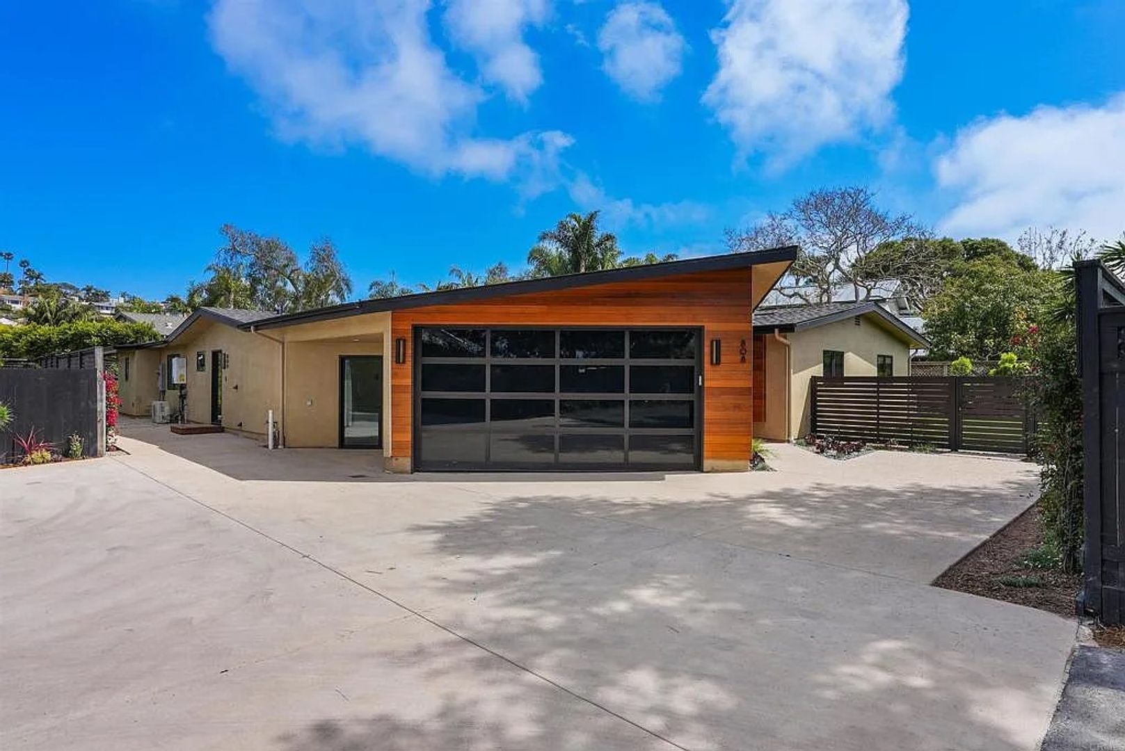 Solana Beach Multiplex: 806-808 Seabright Lane