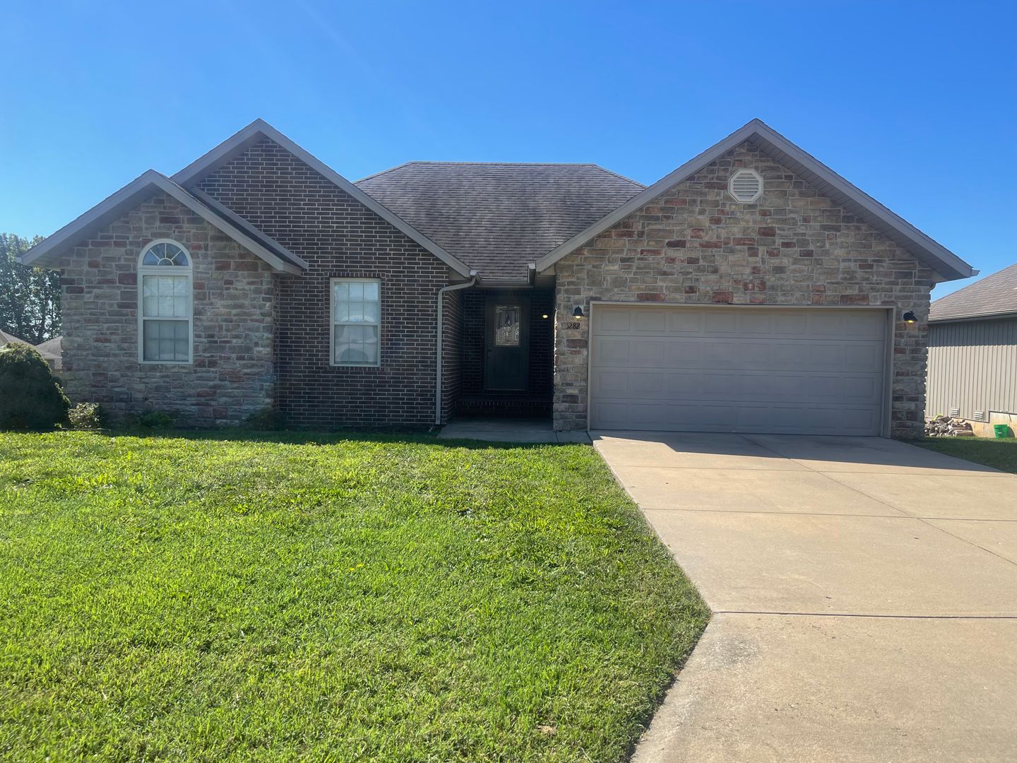 Springfield House: 5282 E Blaine St