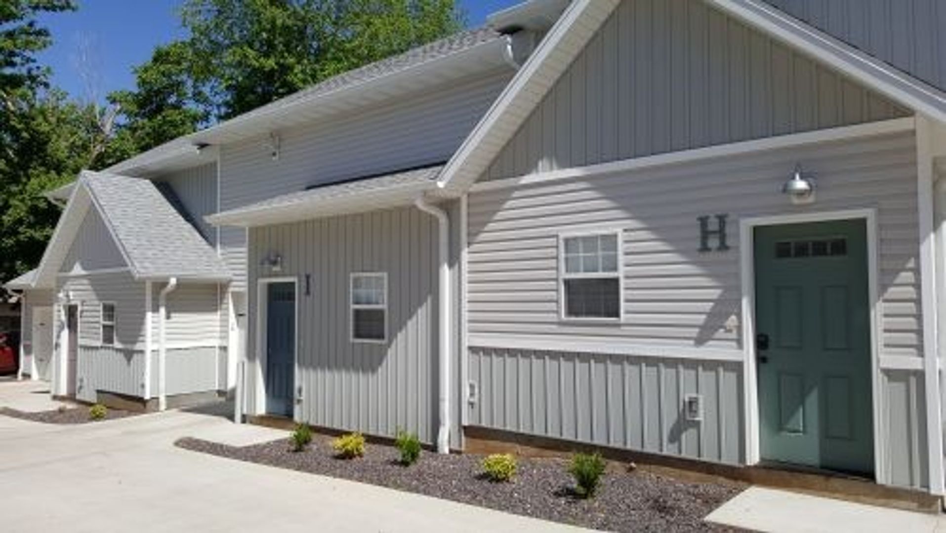 Springfield Apartment: 311 S. Hampton Ave