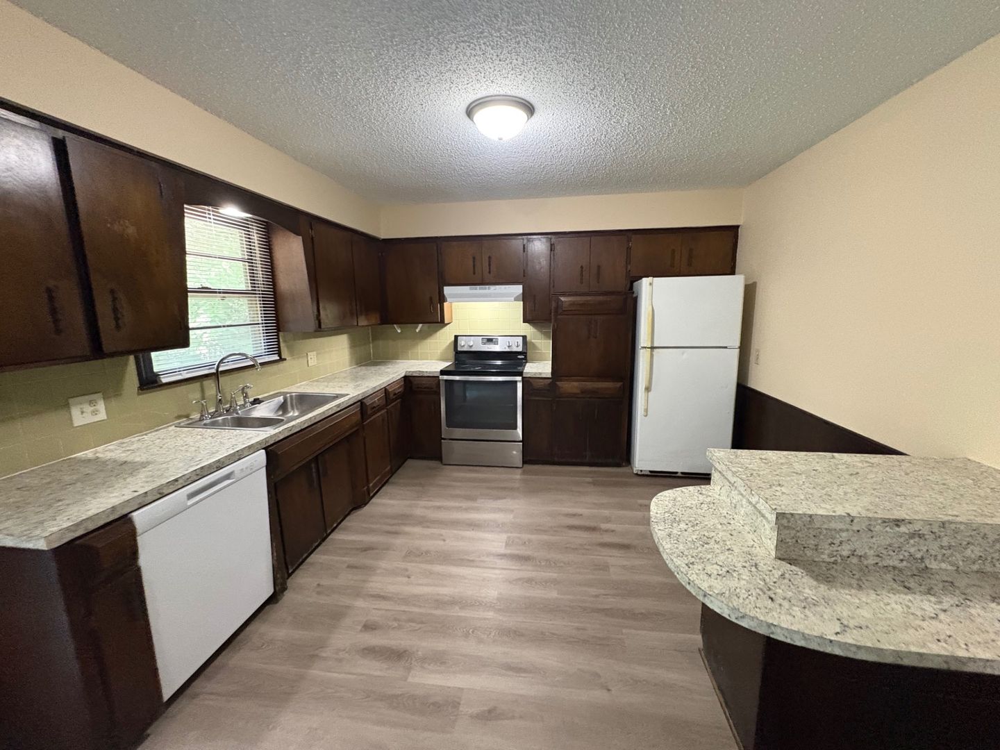Springfield House: 1103 South Paula Ave