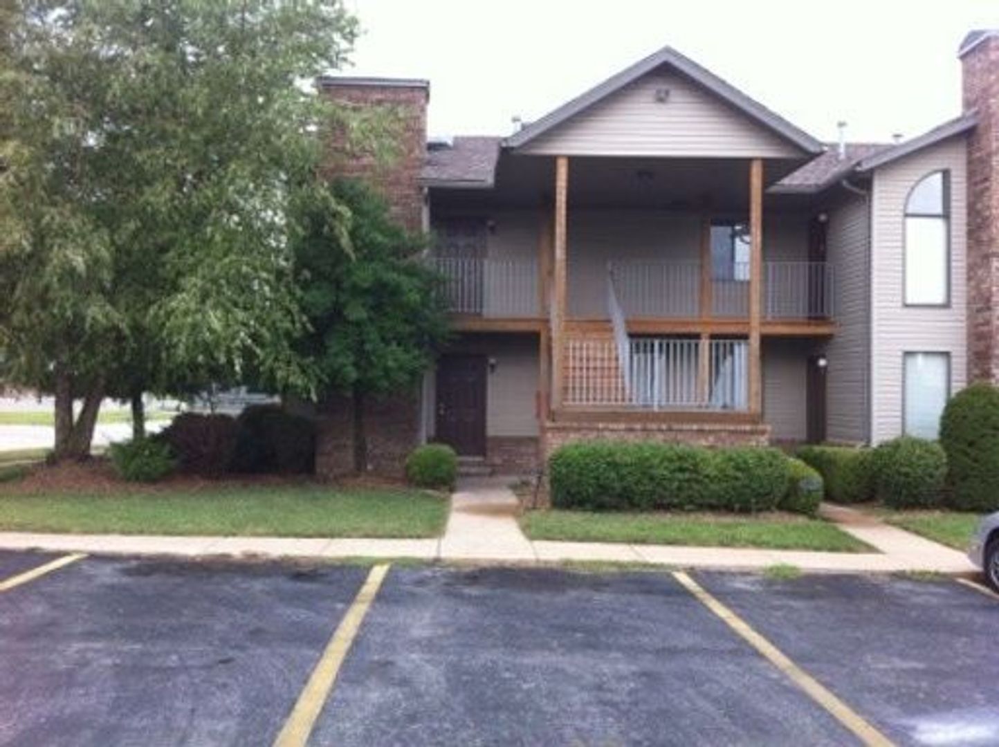 Springfield Apartment: 1611-1627 W. Woodland