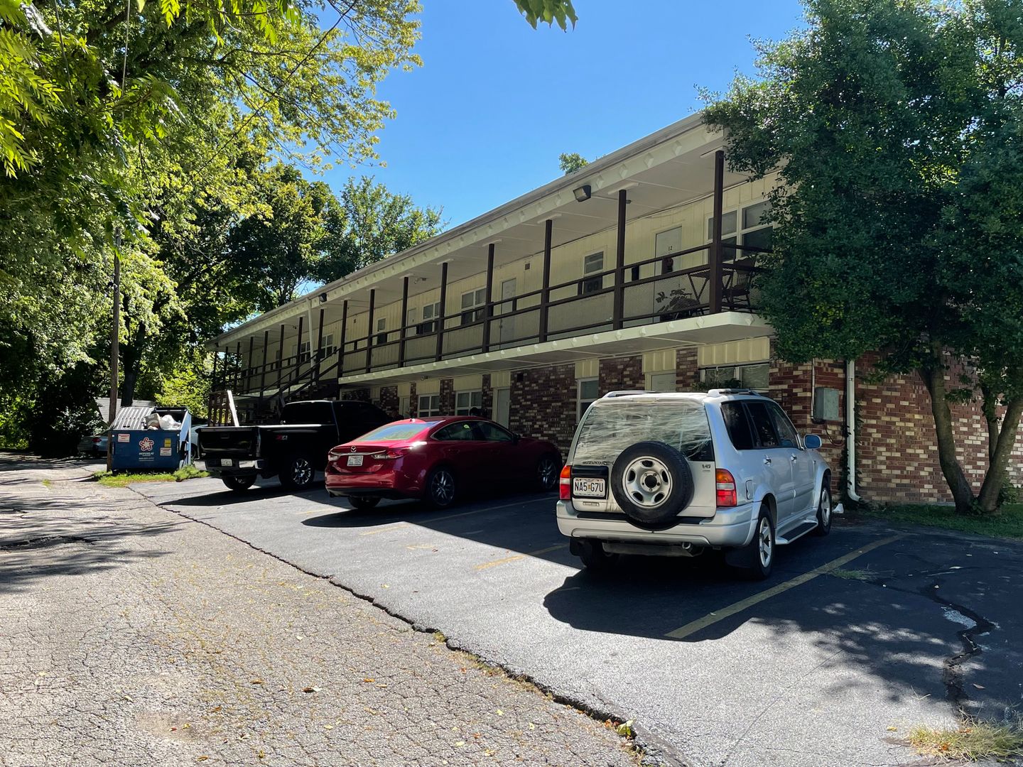 Springfield Apartment: 1403 E Elm St
