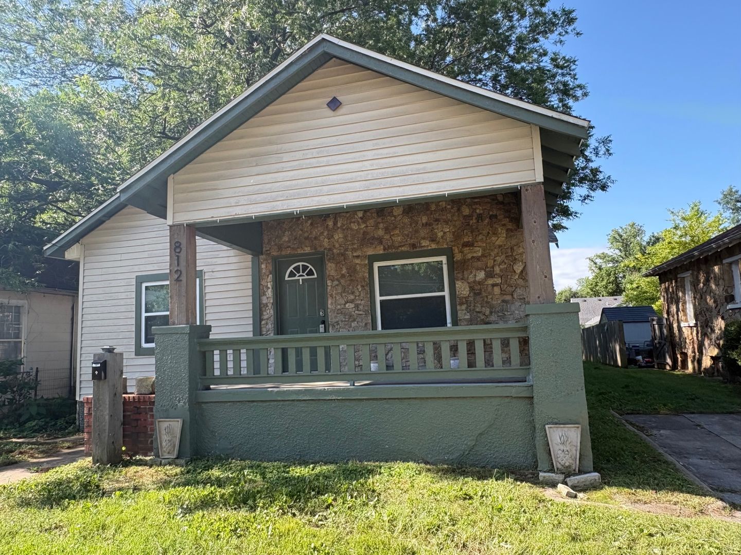 Springfield House: 812 W Pershing Street