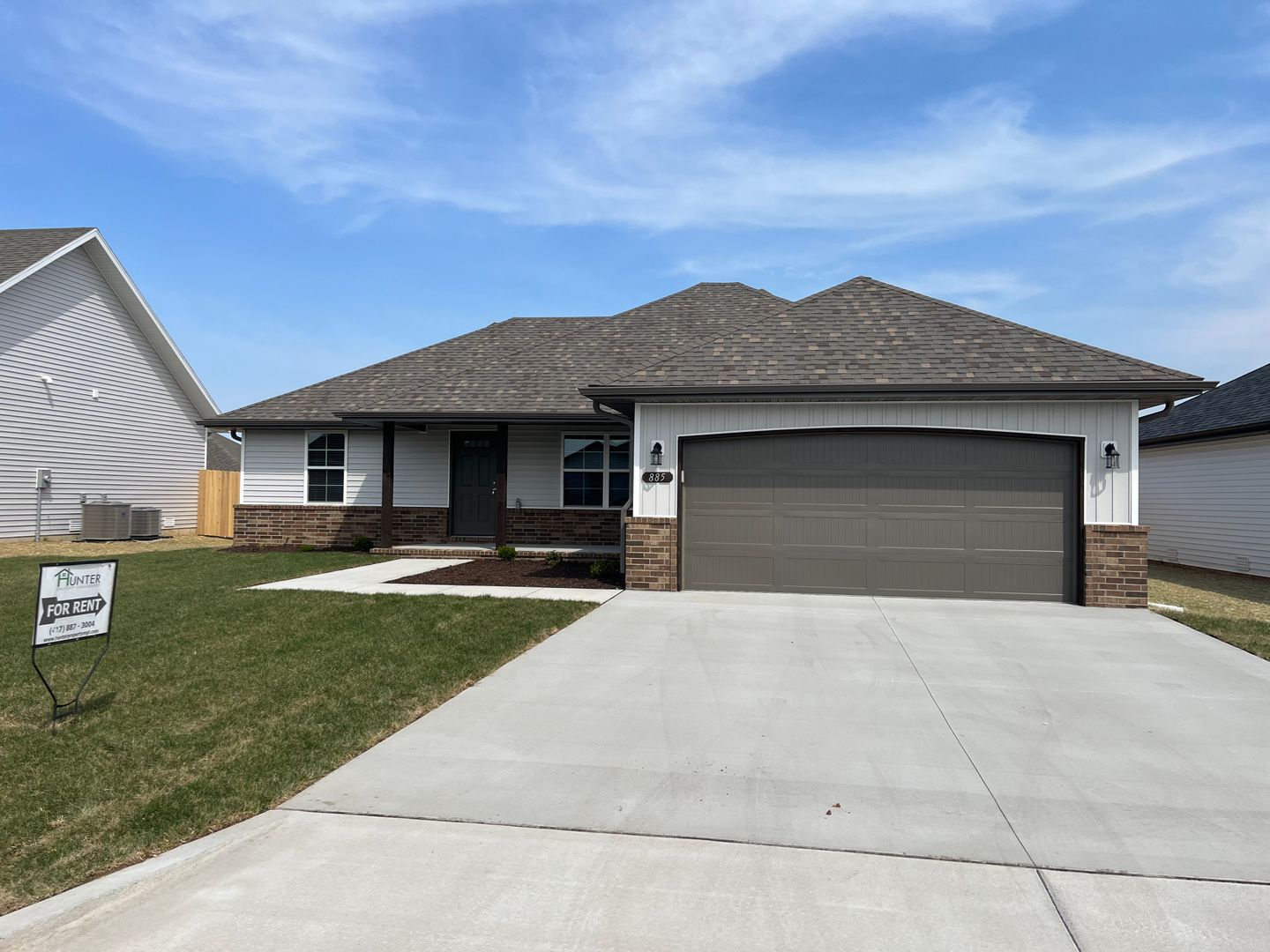 Nixa House: 885 South Parkside Circle