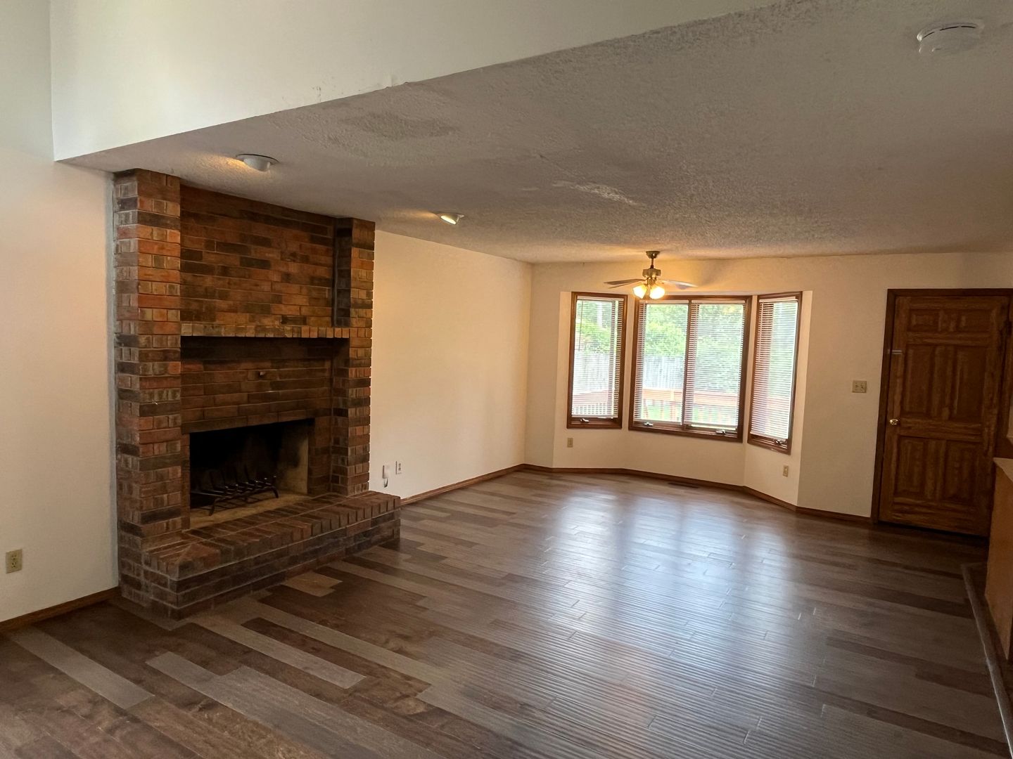 Springfield Apartment: 814/816 W Raynell St