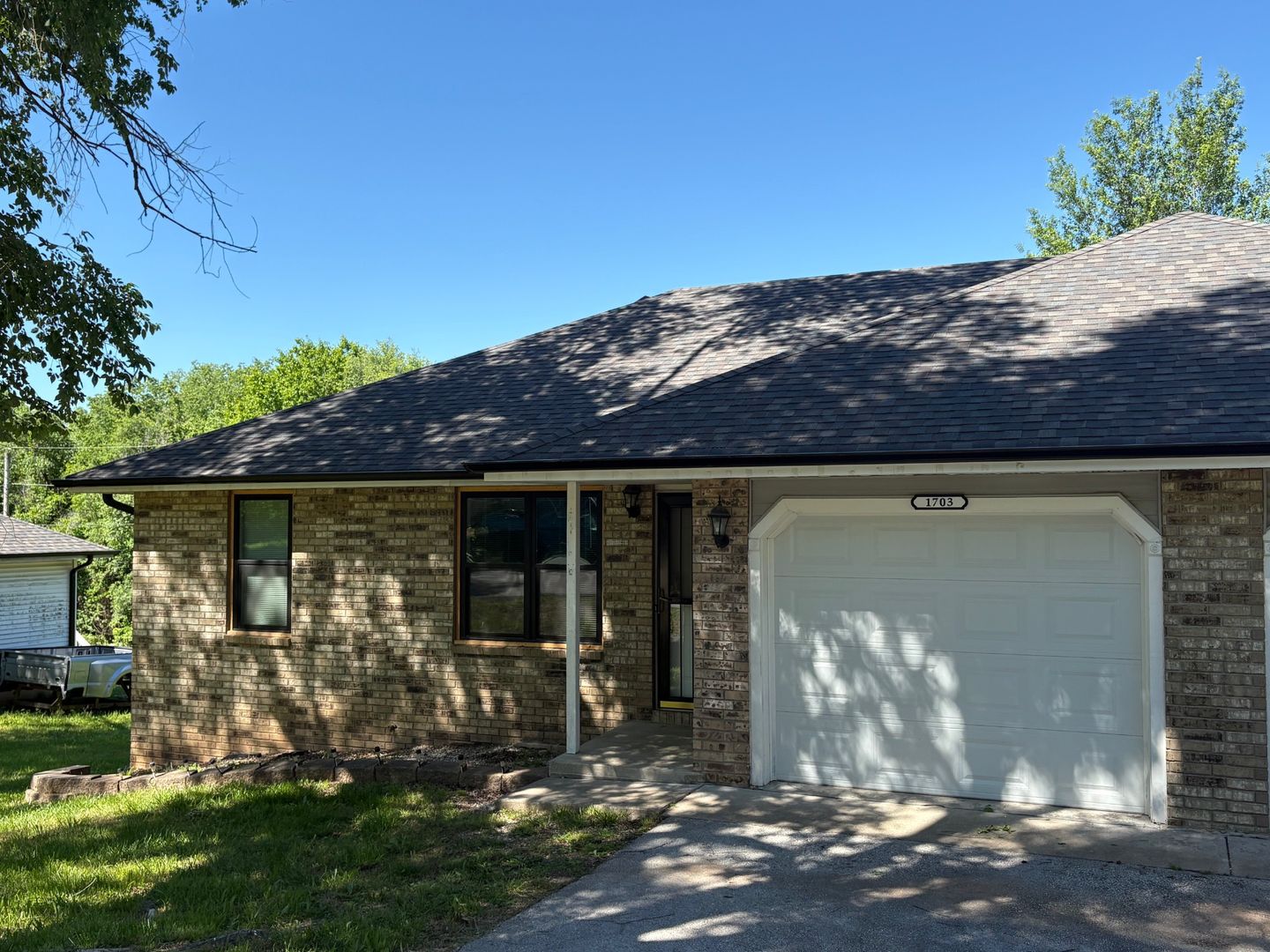 Ozark Apartment: 1703/1705 N 16th St.