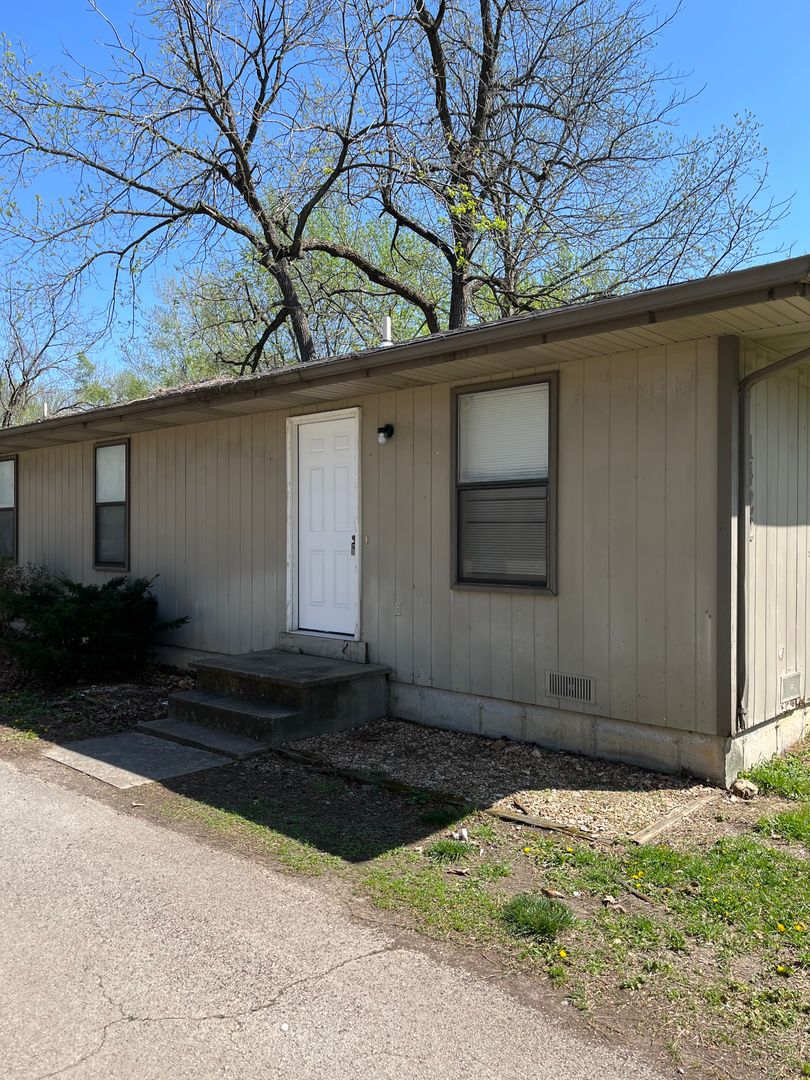 Springfield Apartment: 1422 N Lafontaine