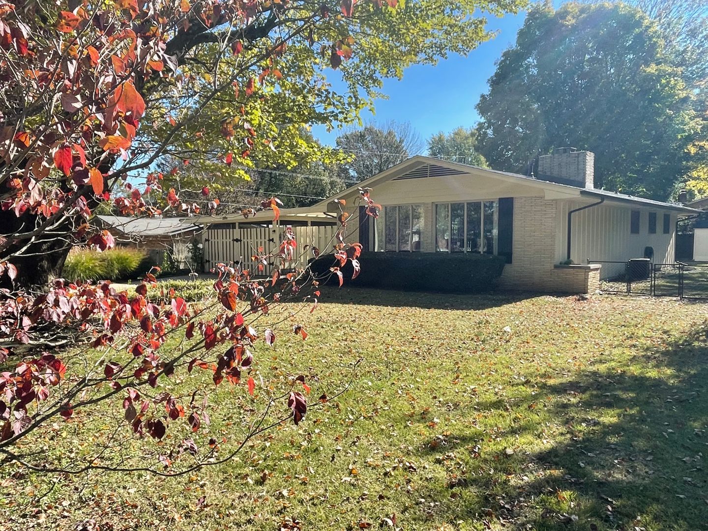 Springfield House: 2848 E Eastmoor Dr