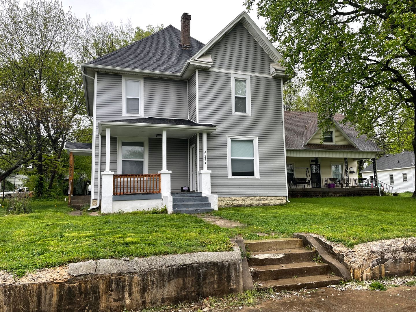 Springfield Apartment: 625 W. Lynn