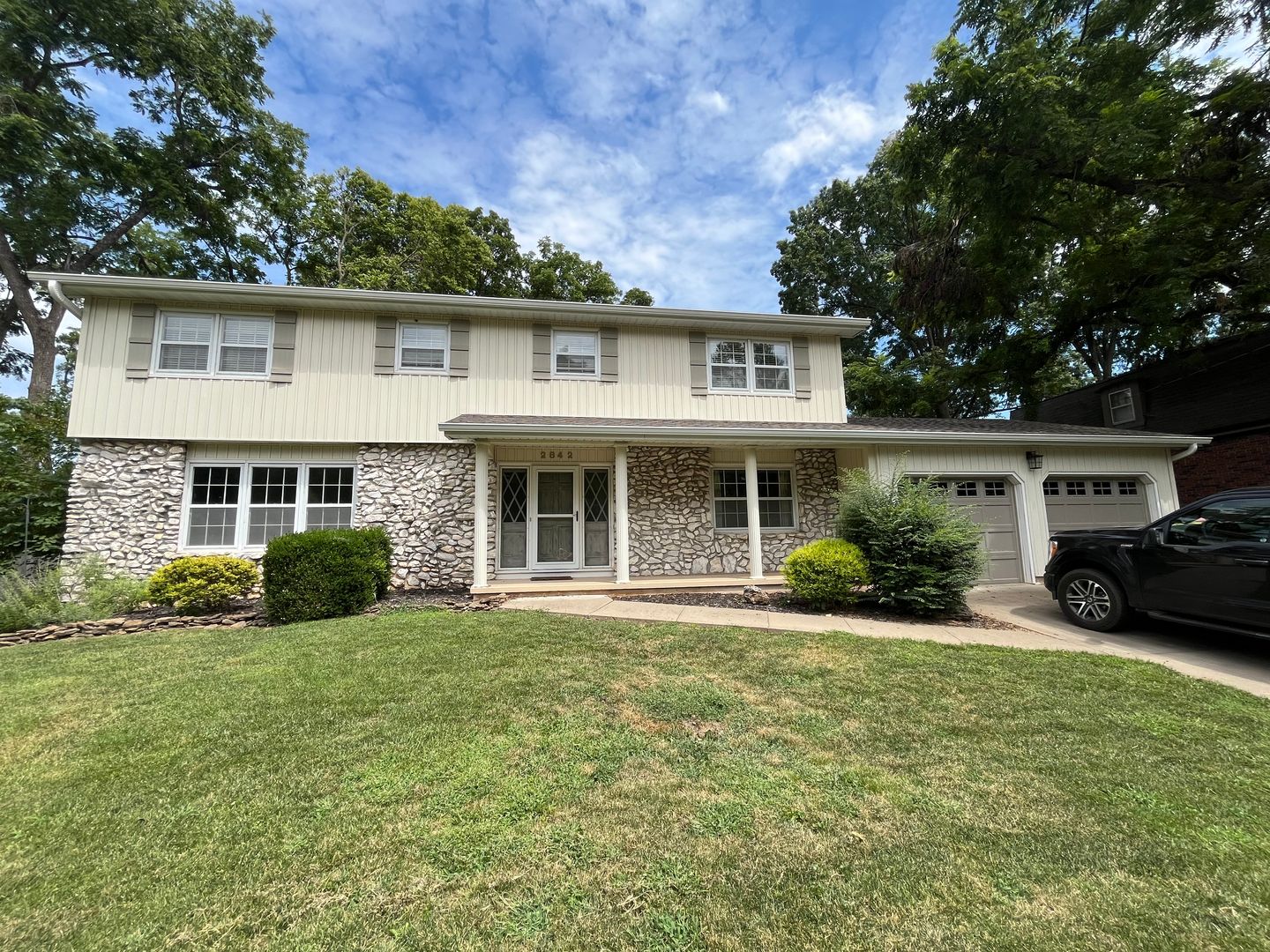 Springfield House: 2842 S Glendale Avenue