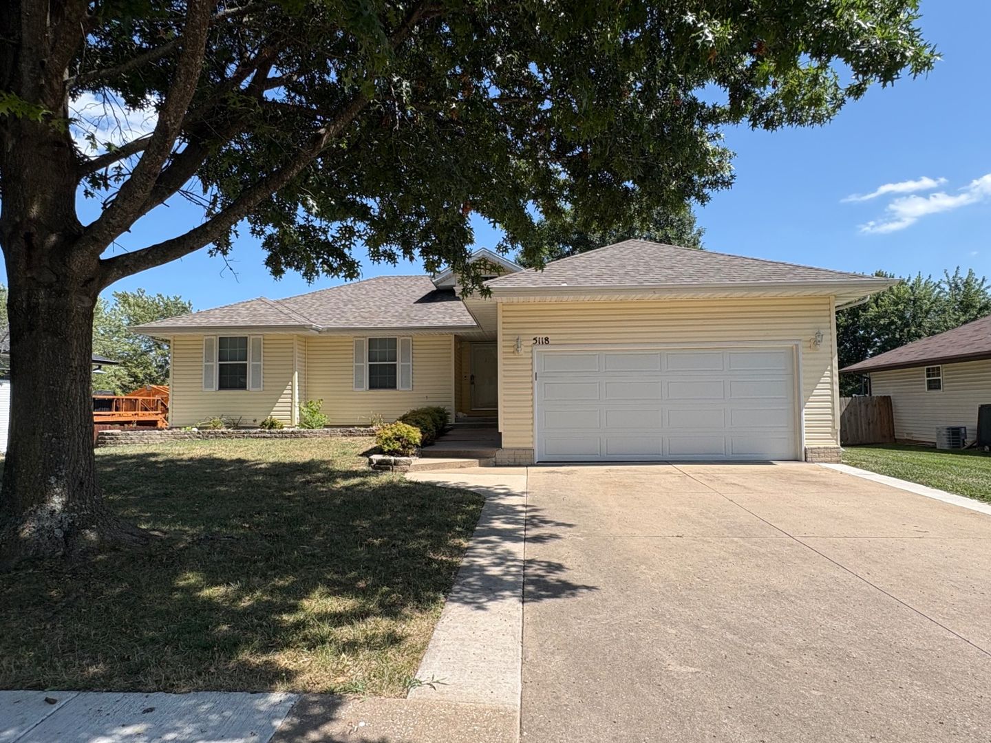Ozark House: 5118 N Graybrooke Dr