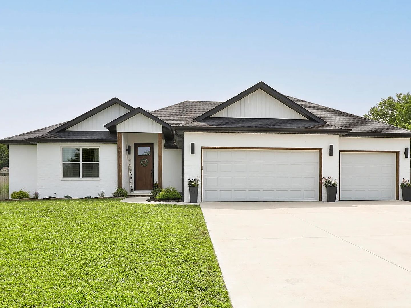 Ashgrove House: 402 Coyote Pass