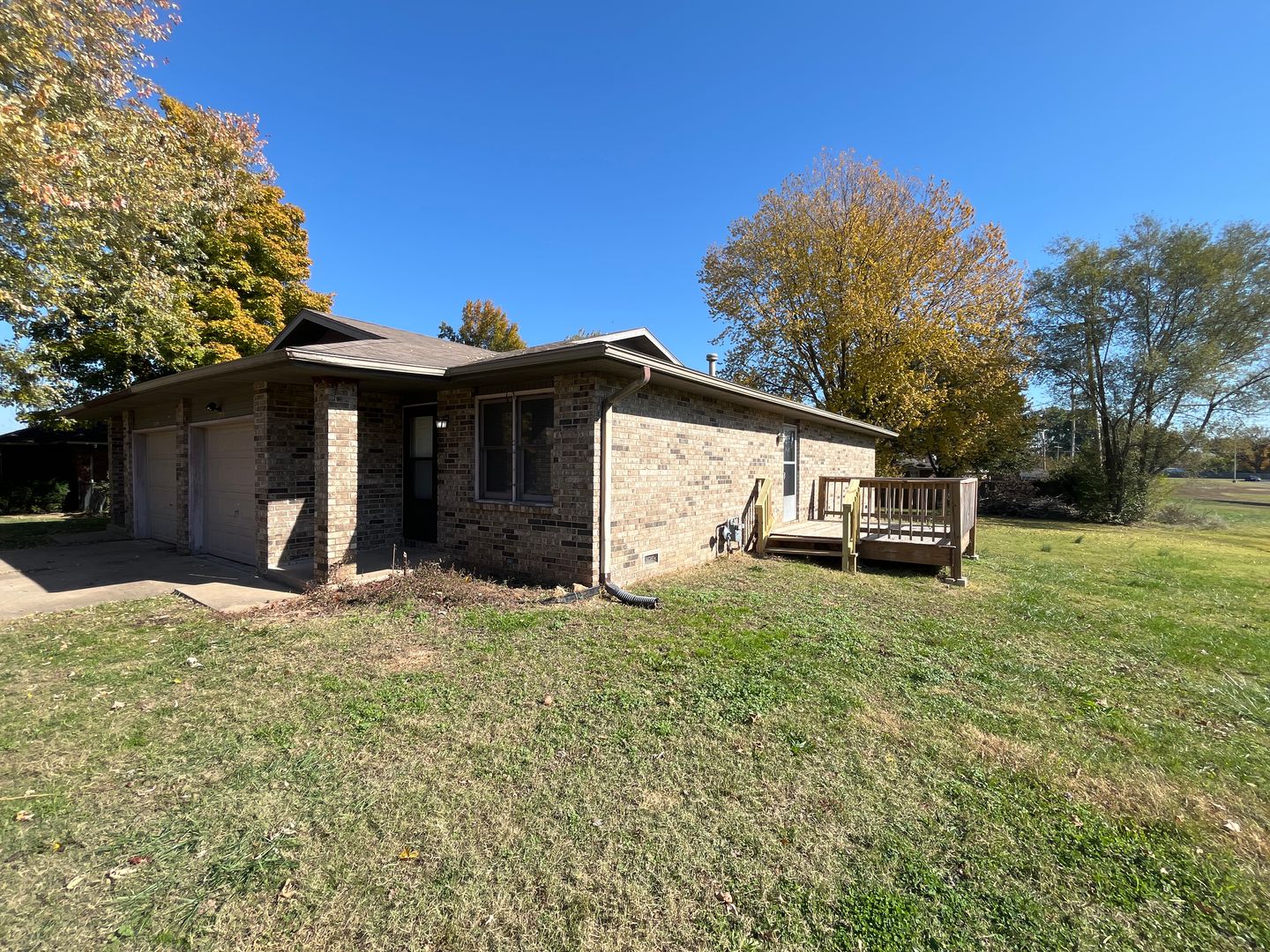 Springfield Apartment: 3710/3714 N Farm Rd 165