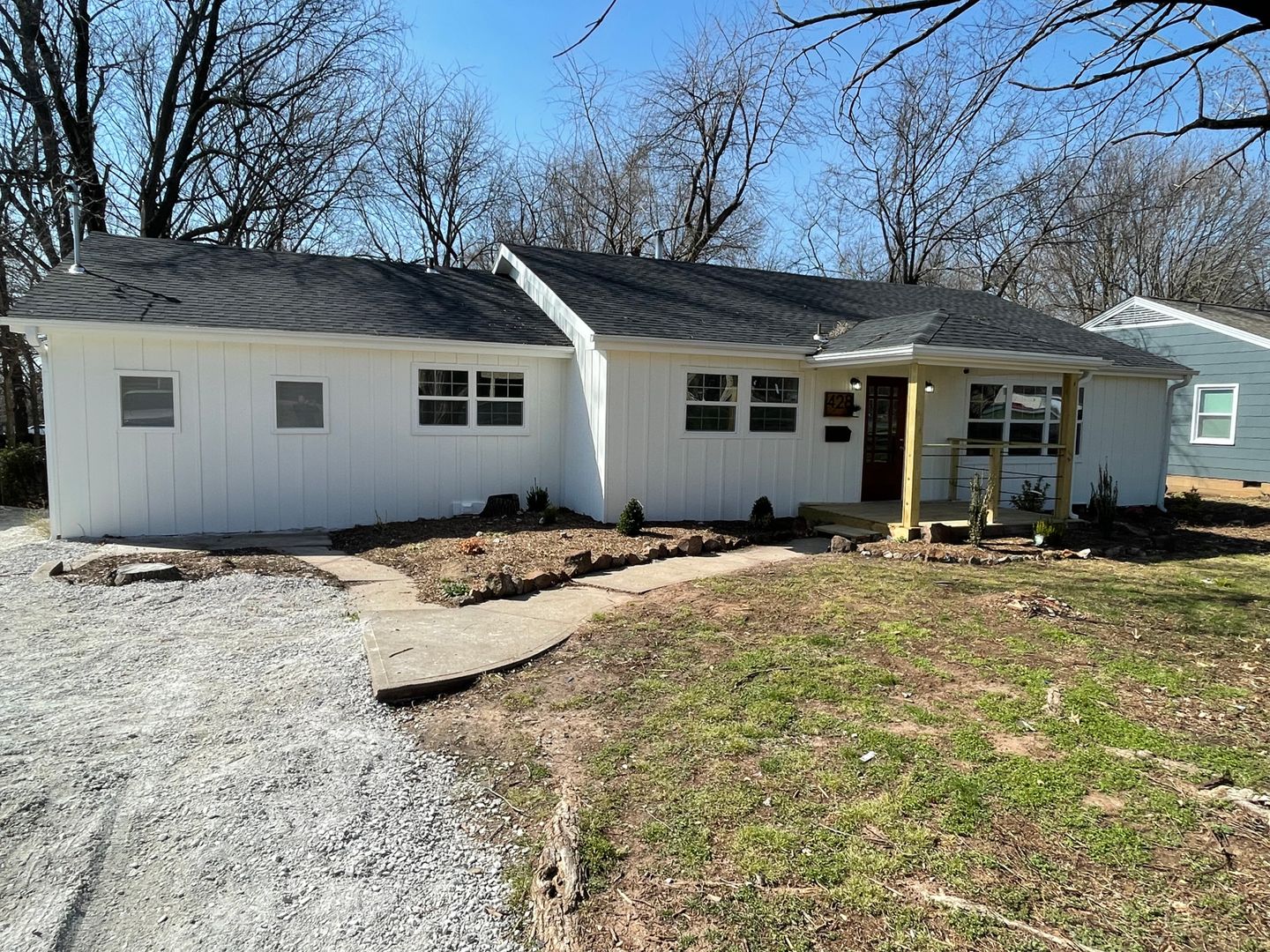 Springfield House: 428 W Broadmoor St