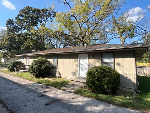 We have the wonderful 2 bed/1 bath you’ve been waiting for! – photo 1