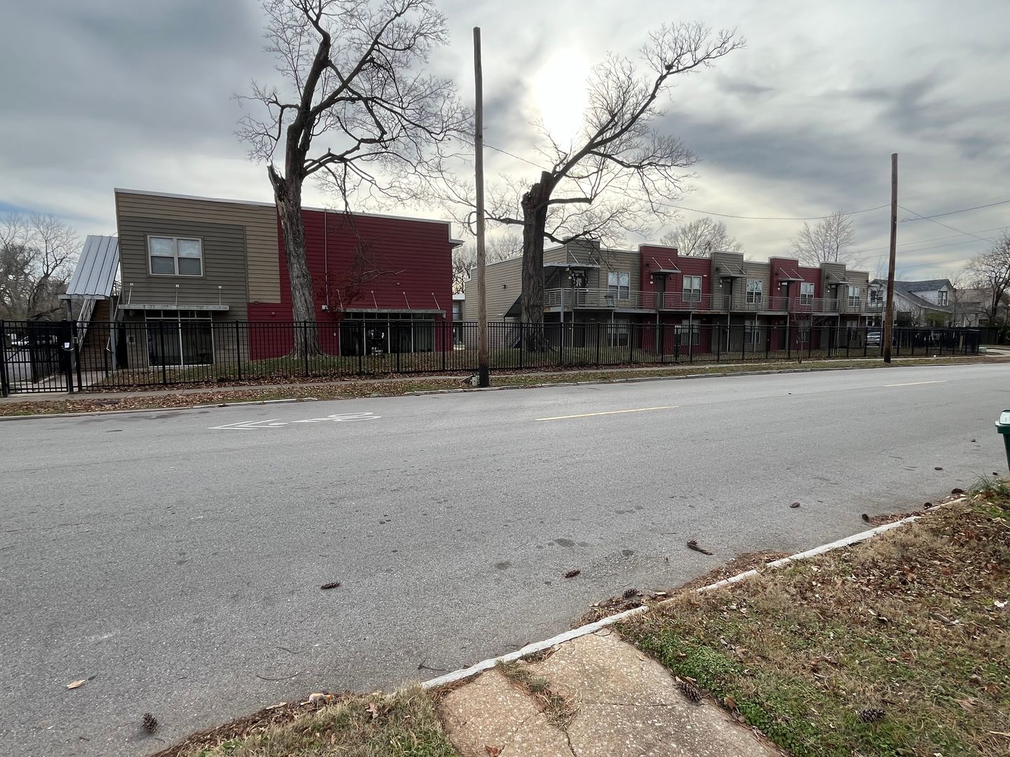 Springfield Apartment: 1200 W Walnut Street - Walnut B103