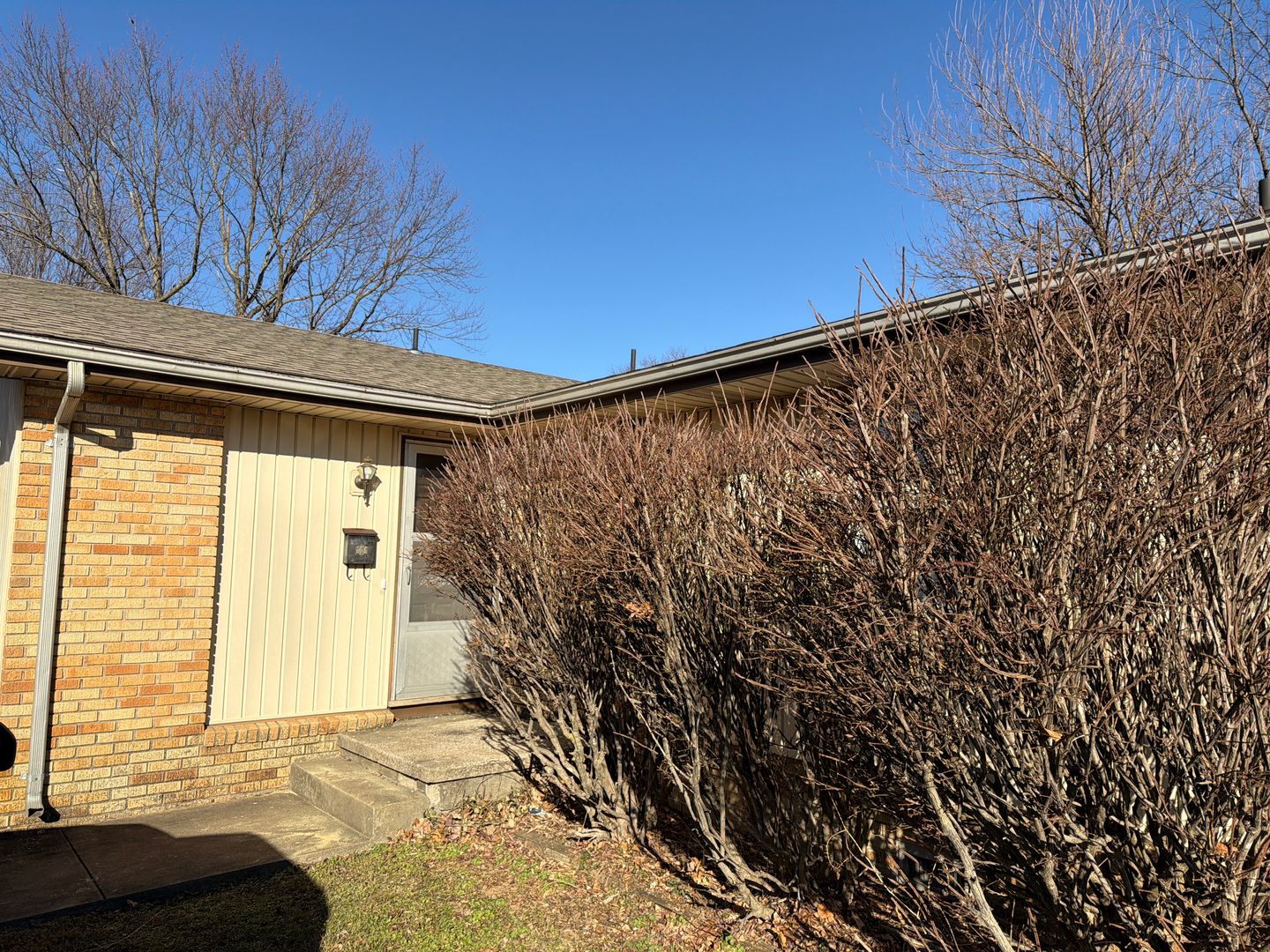 Springfield Apartment: 3335 E Sunset St A&B