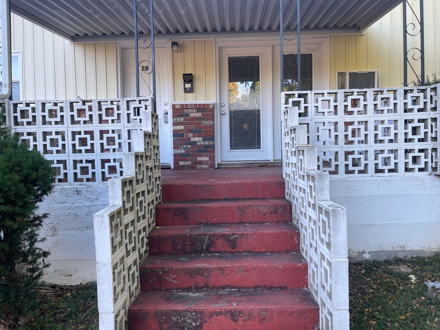 Springfield Apartment: 1403 E Elm St