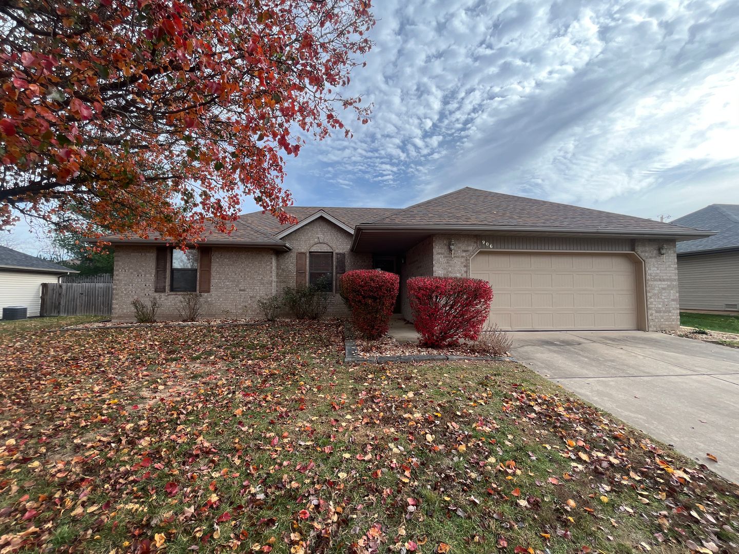 Nixa House: 906 N Zed Tennis St