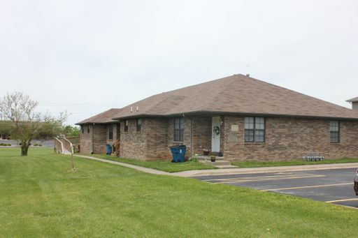 4 plex in a great location, close to everything in Nixa!