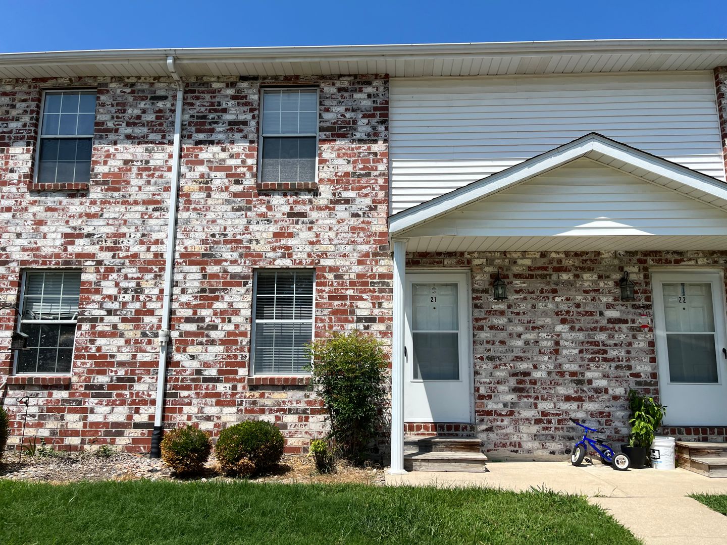 Ozark Apartment: 1300 W. Hall
