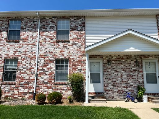 2 bedroom townhouse by Finley River!!!!!