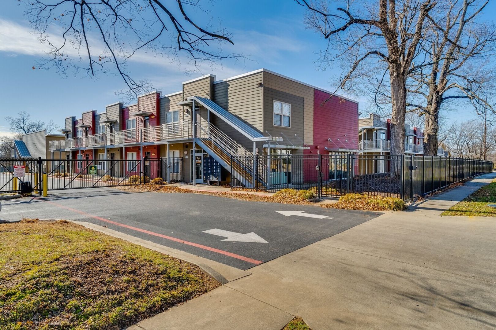 Springfield Apartment: 1200 W Walnut Street - Walnut A203