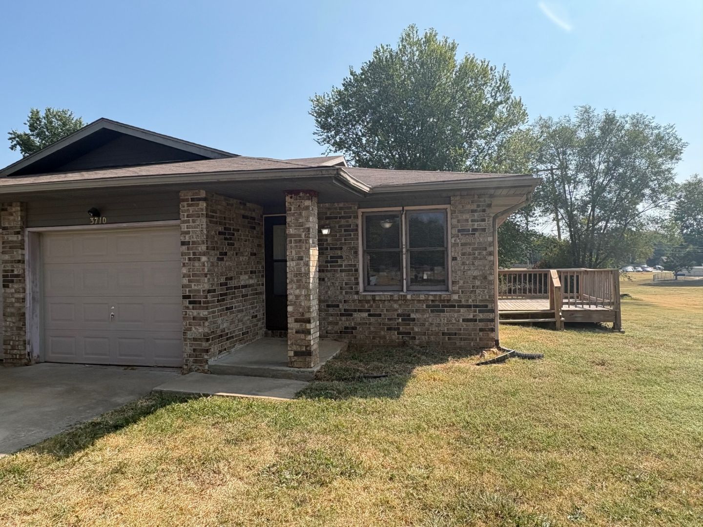 Springfield Apartment: 3710/3714 N Farm Rd 165