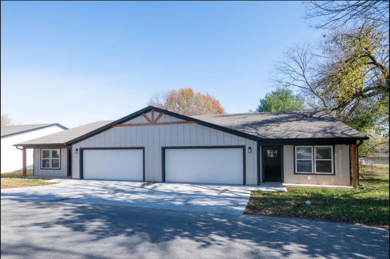 Nixa Apartment: 320-322 S Market St.