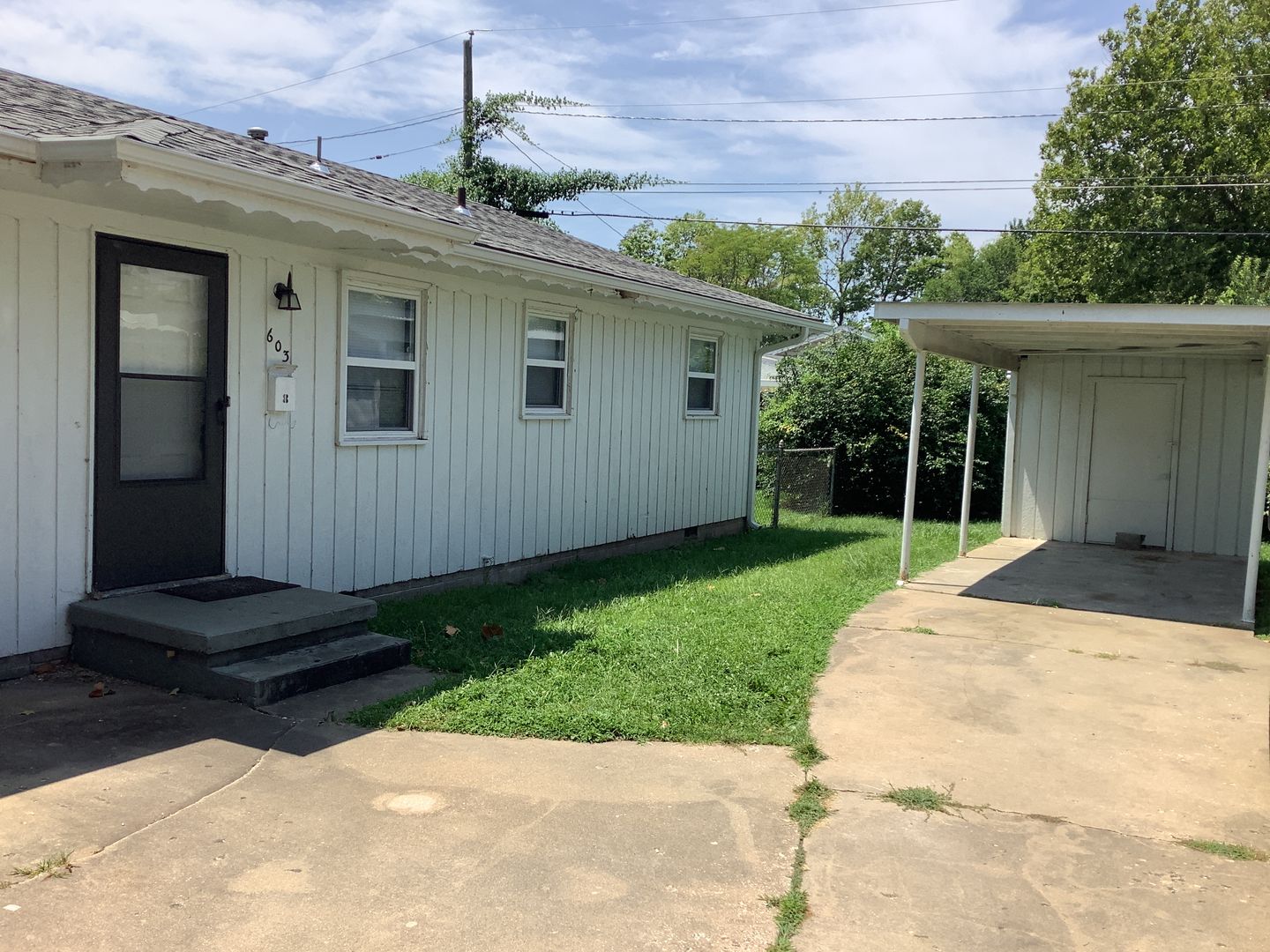 Springfield Apartment: 601/603 N Belview Ave