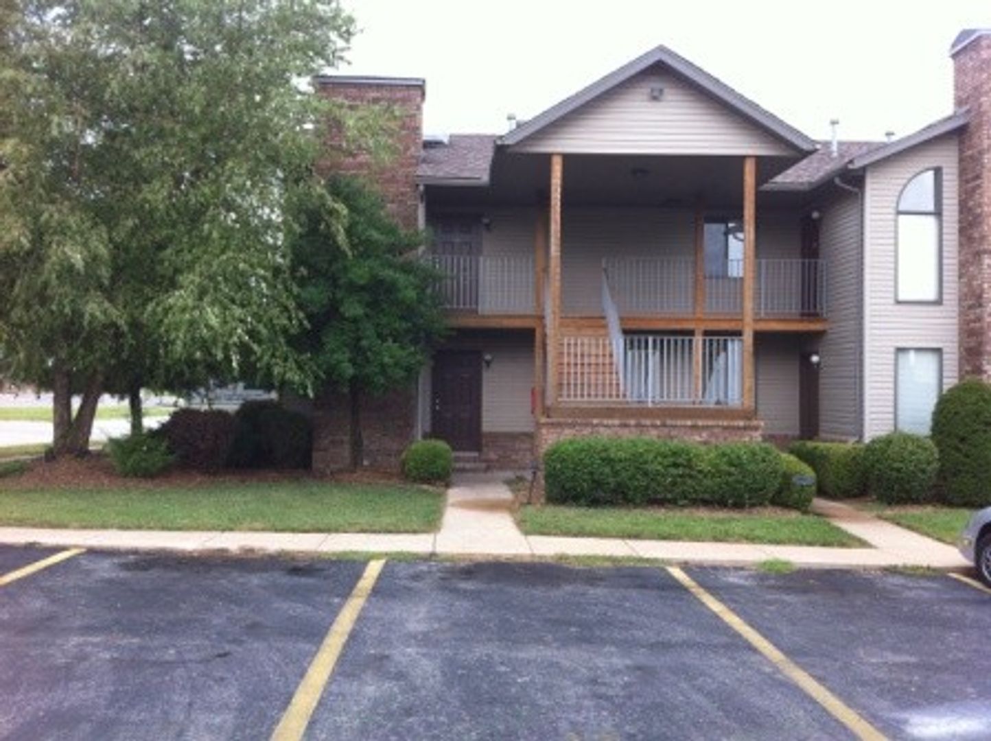 Springfield Apartment: 1611-1627 W. Woodland