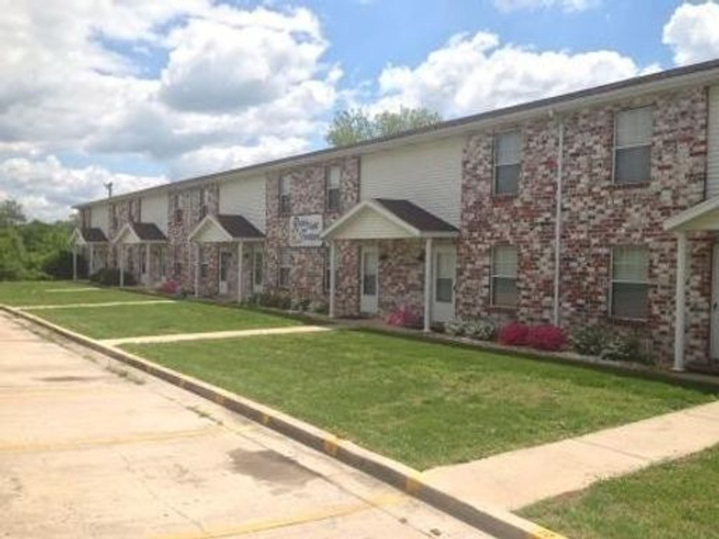 Ozark Apartment: 1300 W. Hall