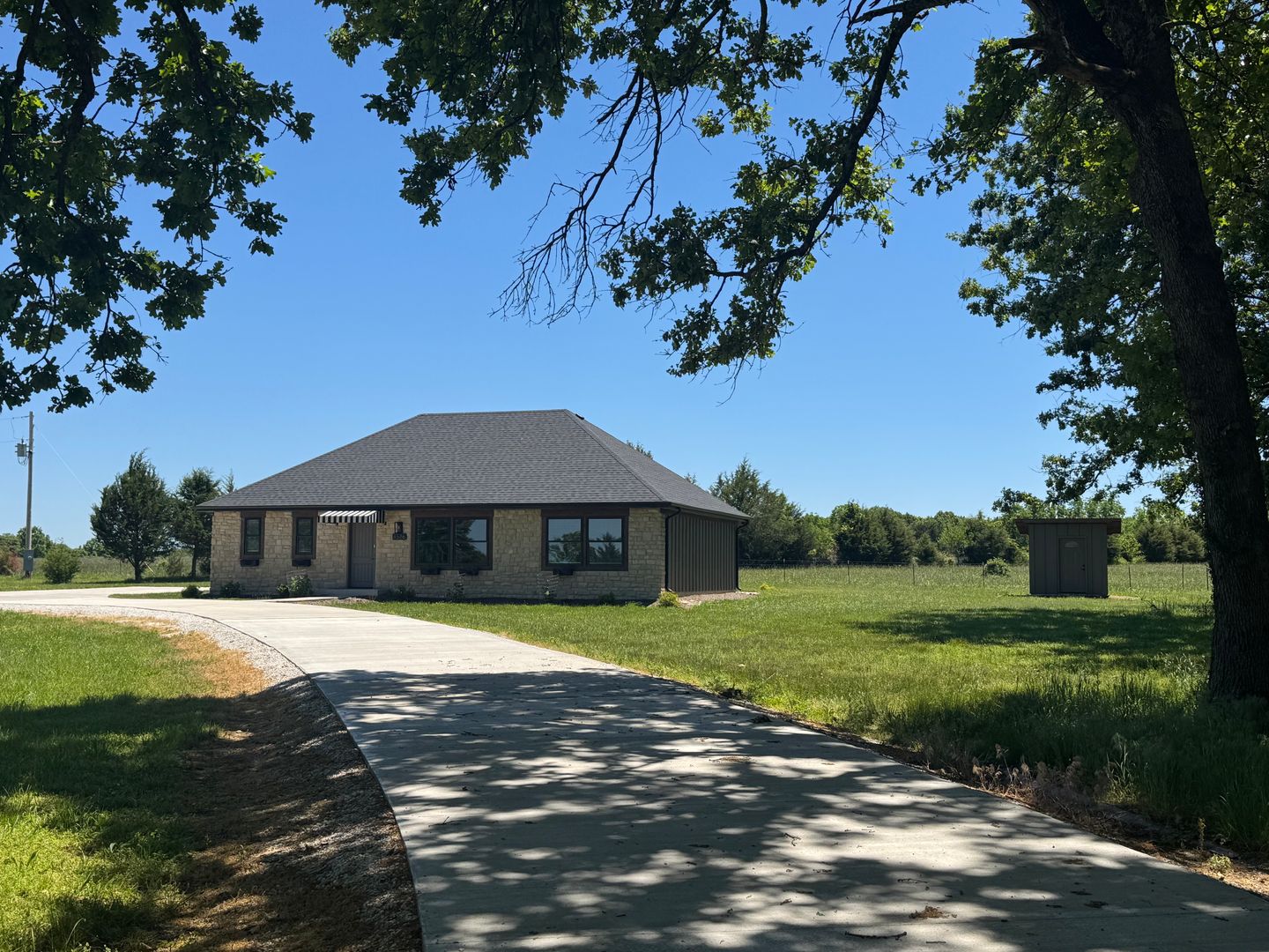 Strafford House: 8586 E State Hwy DD