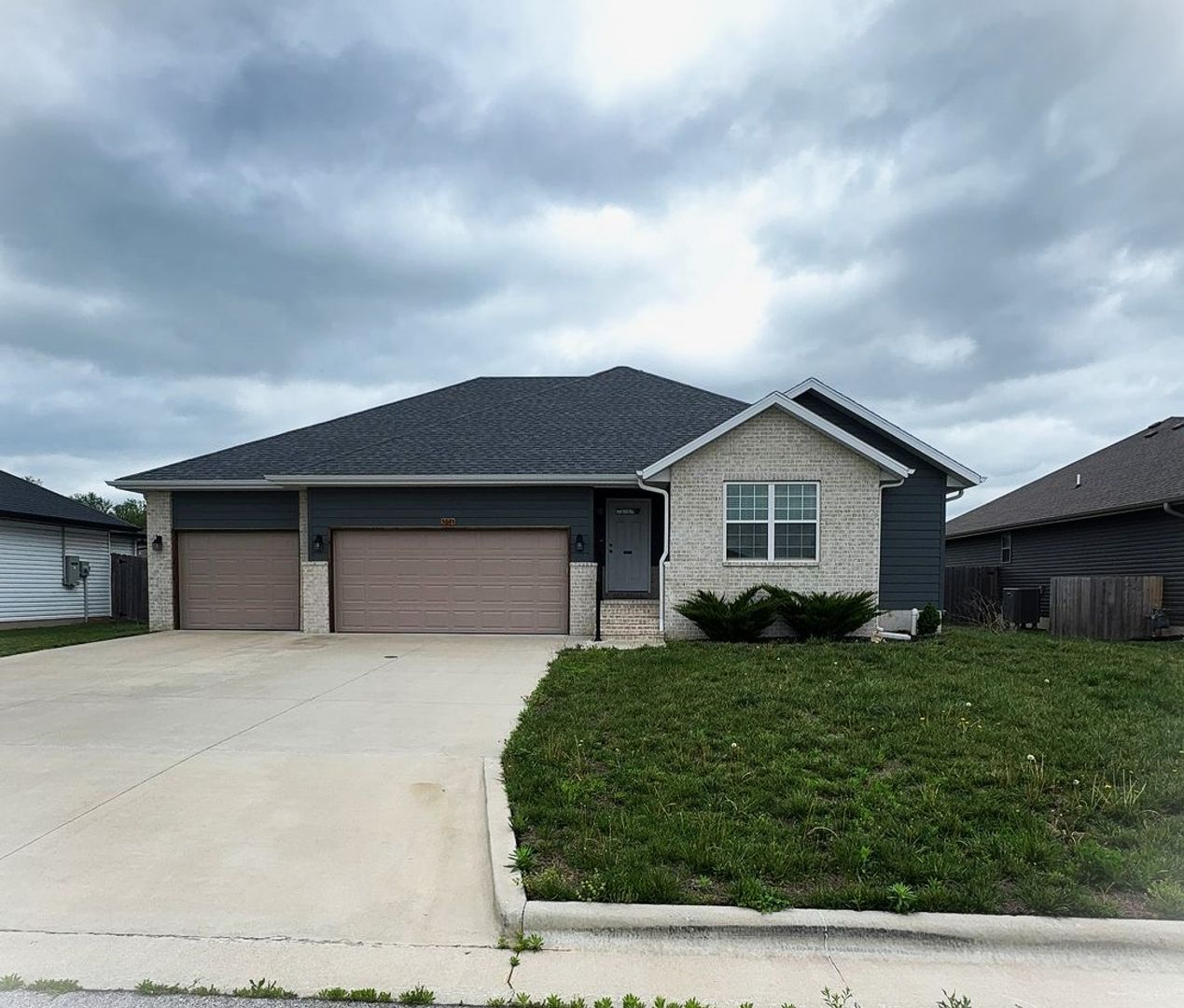 Springfield House: 5635 W Mangrove St