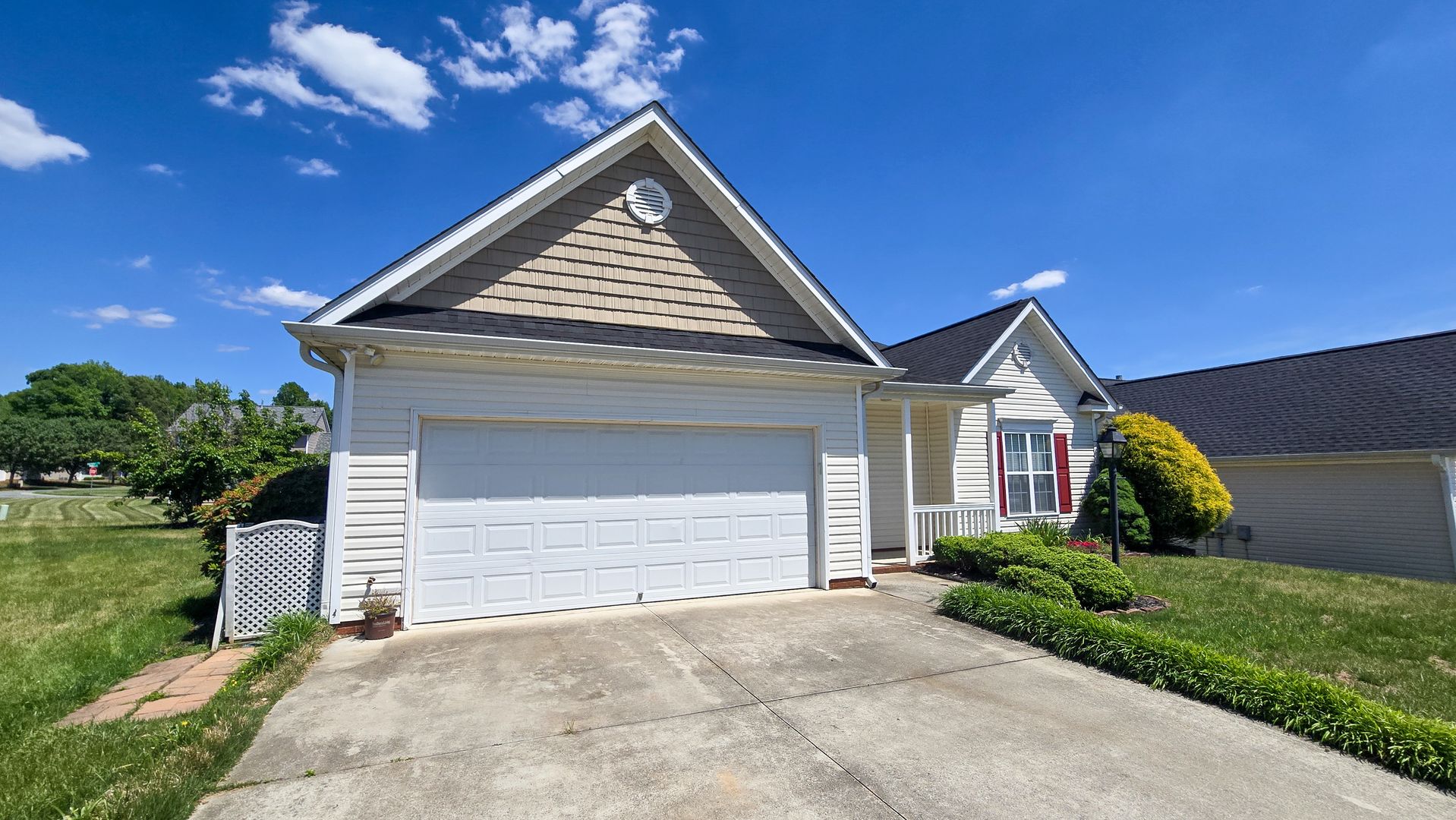 Winston Salem House: 4001 Parkview Ct