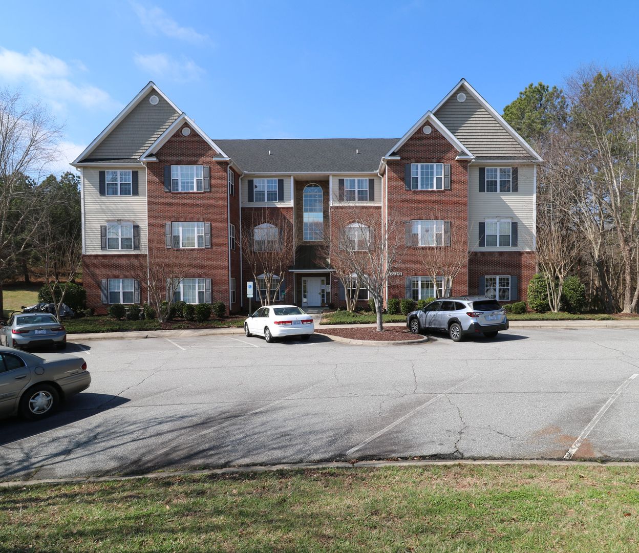 Clemmons Condo: 6901 Hanesbrook Circle #102