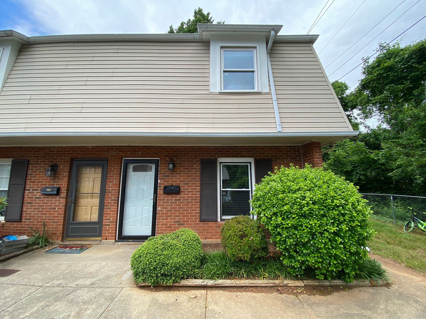 Winston Salem House: 331 Vineyard Park Court