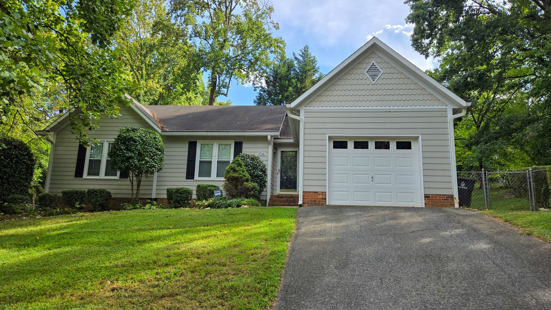 Winston Salem House: 1704 Gales Court