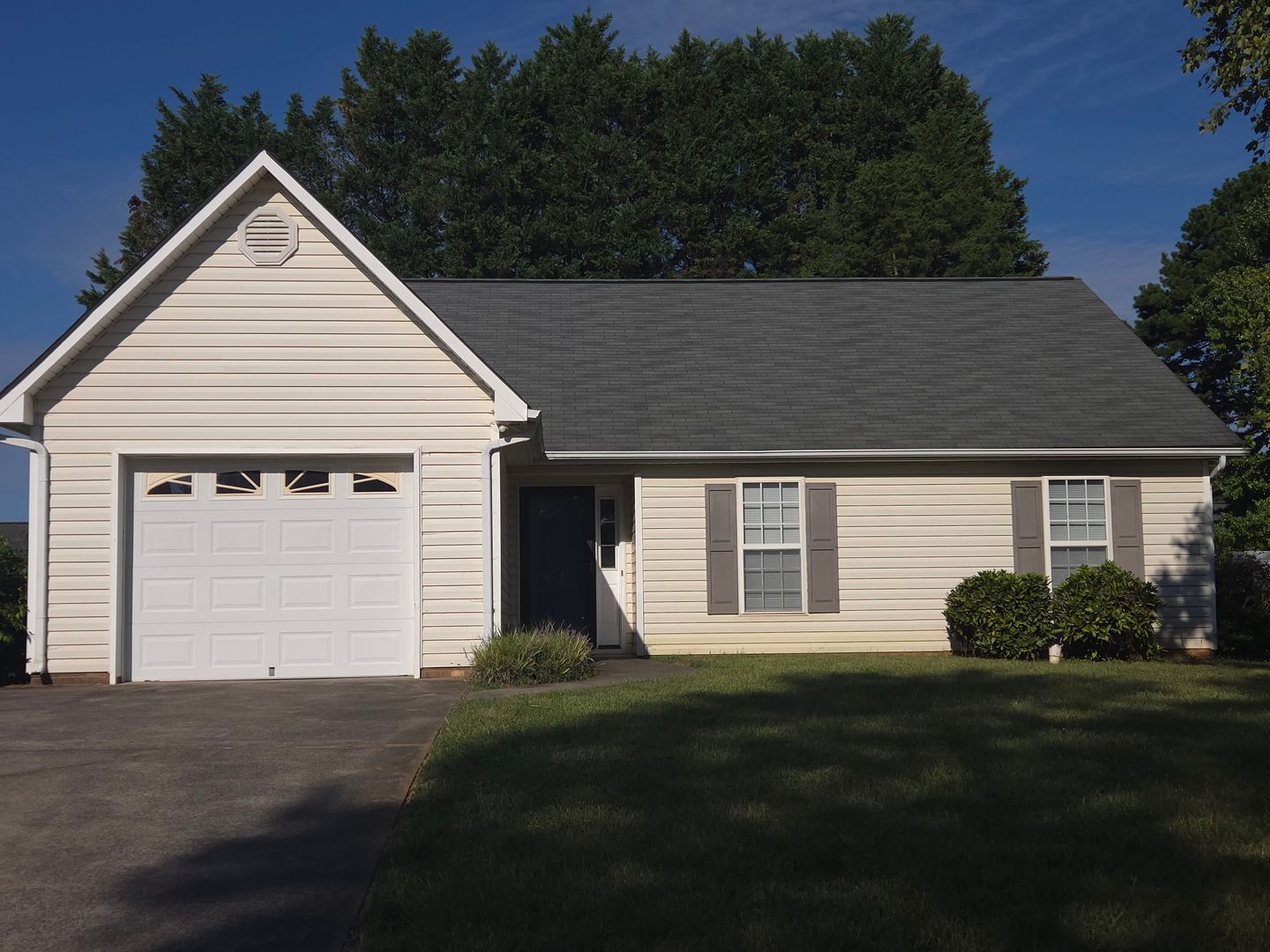 Winston Salem House: 2025 Ardmore Village Lane