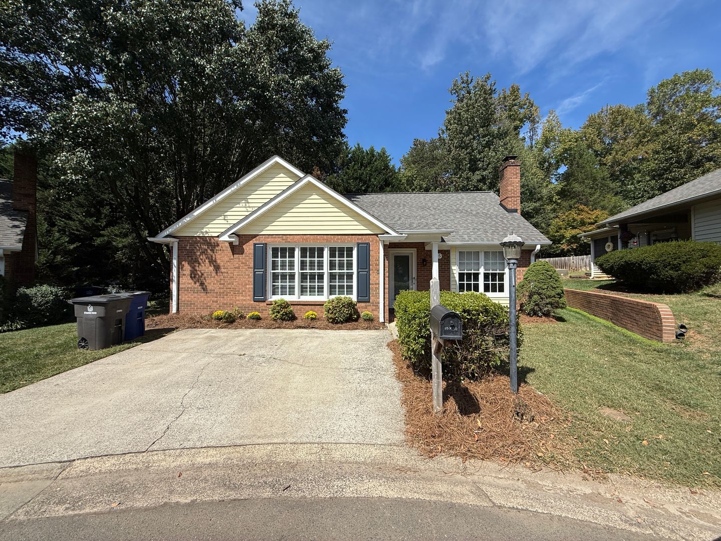 Winston Salem House: 815 Meadowstone Drive