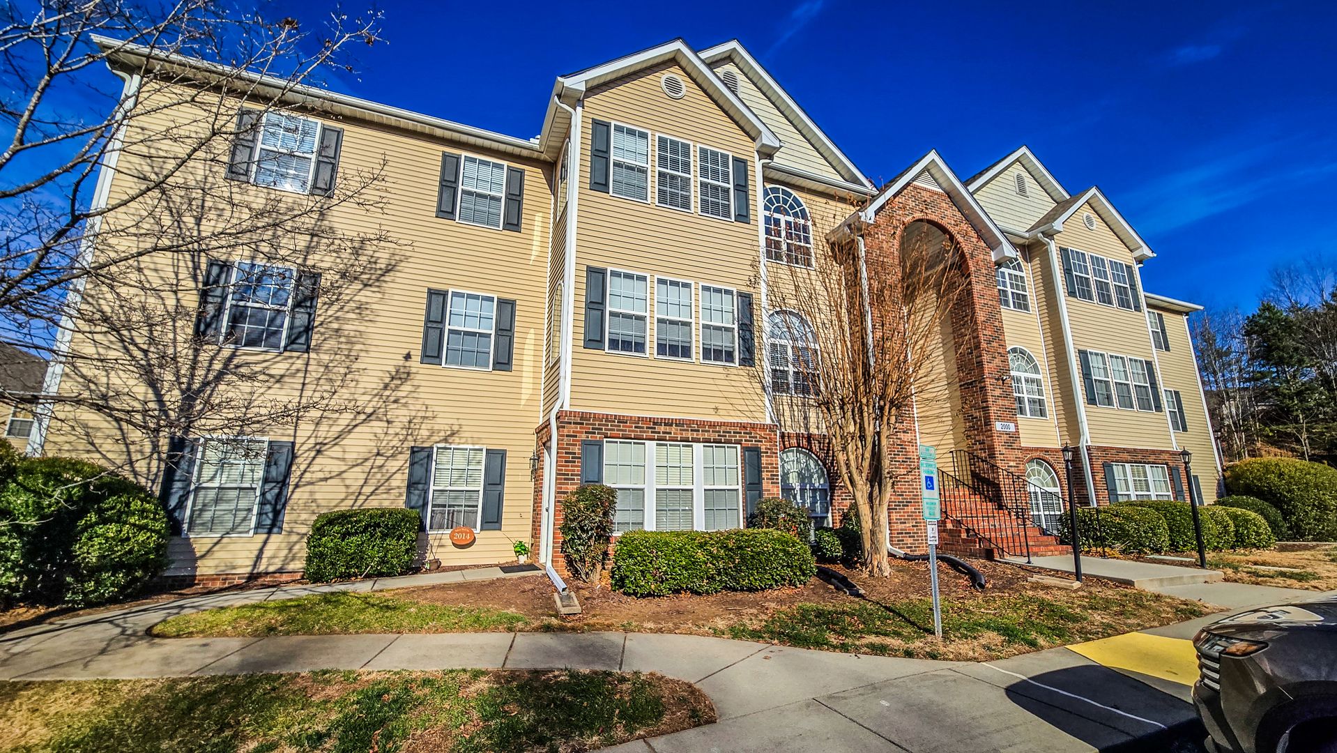 Winston Salem Condo: 2033 Salem Bluff Drive