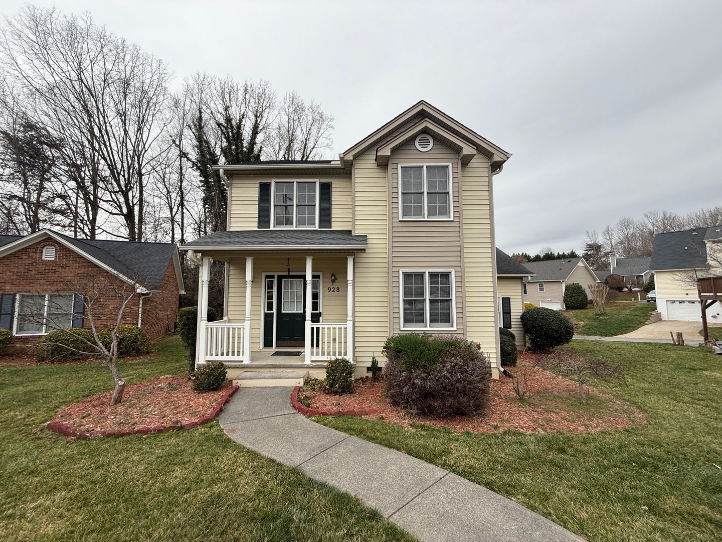 Winston Salem House: 928 Heatherstone Drive