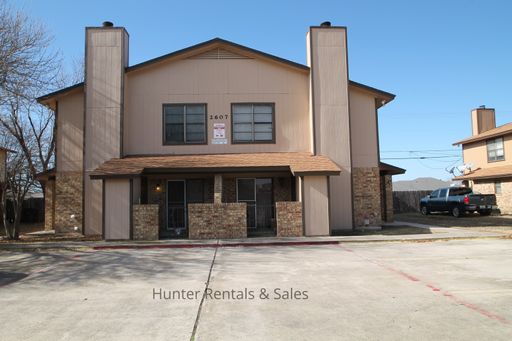 Updated 2-Bedroom Townhome with Modern Finishes in Prime Killeen Location – photo 1