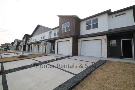 Upscale Three-bedroom Townhome! – photo 1