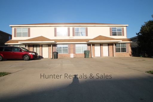 Updated 3-Bedroom, 2-Bath Townhome with Downstairs Suite in Prime Killeen Location – photo 1