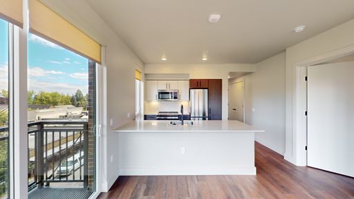 Large Two Bed - HUGE 180 LOFT WINDOWS – photo 1